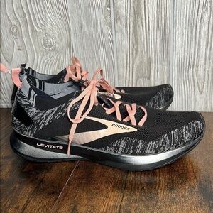 Women’s Brooks Levitate 4 Black Coral Cloud 10.5B flaw